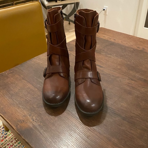 EUC - BORN Brown Alamid Boot - SIZE 7 - Picture 2 of 12